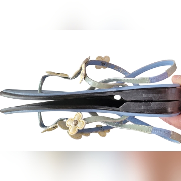 LOUIS VUITTION Sandals Blue with Cream Colored Flower  Size 39.5 - US 9.5 - Picture 7 of 10